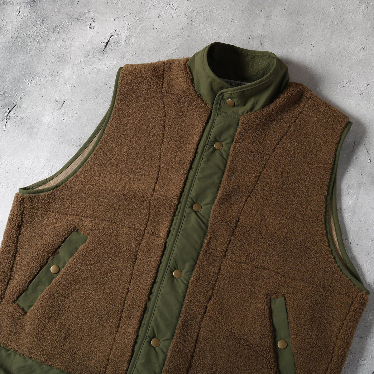 Ameri★FABRIC BLOCKING LONG BOA VEST Ameri（アメリ）の「FABRIC BLOCKING LONG BOA VEST（ベスト