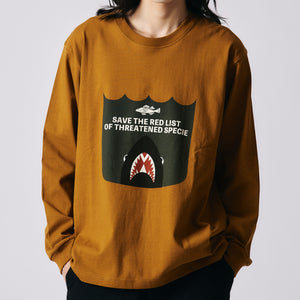 
                  
                    Load image into gallery viewer 16/- HOT-SHOT Print L/S T-shirt 【SAVE THE RED LIST】BR-25422
                  
                