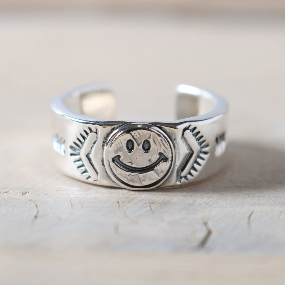 
                  
                    Load image into gallery viewer 【NORTH WORKS】Smile C-Type Ring BR-6005W
                  
                