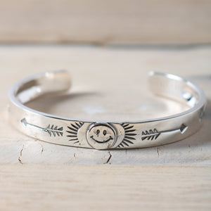 
                  
                    Load image into gallery viewer 【NORTH WORKS】Smile Arrow Bangle BR-8006W
                  
                