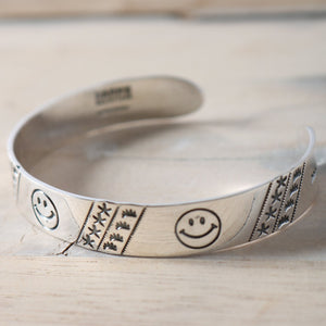 
                  
                    Load image into gallery viewer 【NORTH WORKS】Smile Stamp Bangle BR-8007W
                  
                