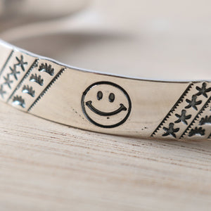 
                  
                    Load image into gallery viewer 【NORTH WORKS】Smile Stamp Bangle BR-8007W
                  
                