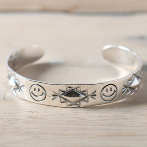 
                  
                    Load image into gallery viewer 【NORTH WORKS】Smile Repose Bangle BR-8008W
                  
                