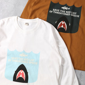 
                  
                    Load image into gallery viewer 16/- HOT-SHOT Print L/S T-shirt 【SAVE THE RED LIST】BR-25422
                  
                