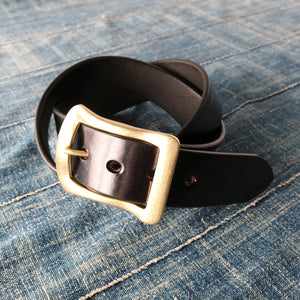 
                  
                    Load image into gallery viewer 【Tochigi leather】Big Buckle 40mm Leather Belt 【Gold Color Buckle】LE-3055
                  
                