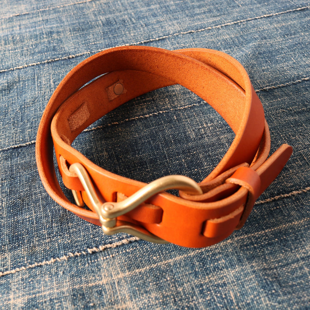 
                  
                    Load image into gallery viewer 【Tochigi leather】Hook Buckle Leather Belt 【Summer Oil Leather】LE-4087
                  
                