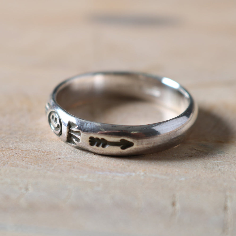 
                  
                    Load image into gallery viewer 【NORTH WORKS】Smile Arrow Ring BR-6003W
                  
                