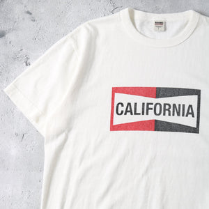 
                  
                    Load image into gallery viewer “STANDARD” TSURIAMI Crew Neck Print T-Shirt【CALIFORNIA】BR-25002
                  
                