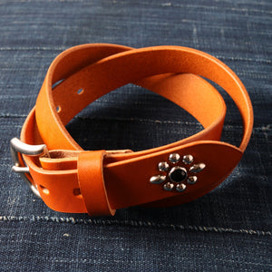 
                  
                    Load image into gallery viewer 【Tochigi Leather】30mm Leather Studs Belt 【Summer Oil Leather】LE-4343
                  
                