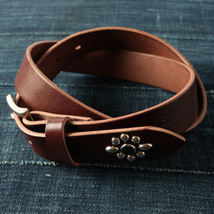 
                  
                    Load image into gallery viewer 【Tochigi Leather】30mm Leather Studs Belt 【Summer Oil Leather】LE-4343
                  
                
