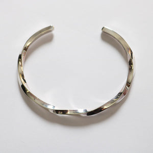 
                  
                    Load image into gallery viewer NORTH WORKS Twisted Bangle
                  
                